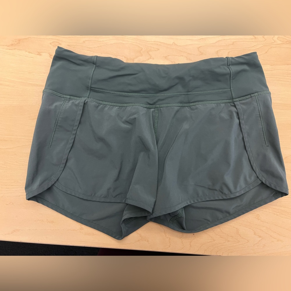 Lululemon shorts size 6